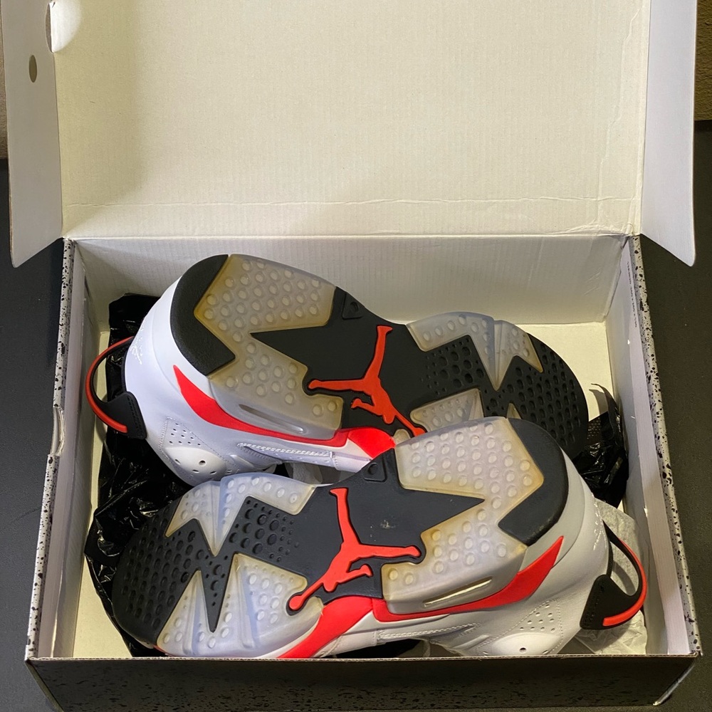 Air Jordan 6 Retro - Picture 9 of 15